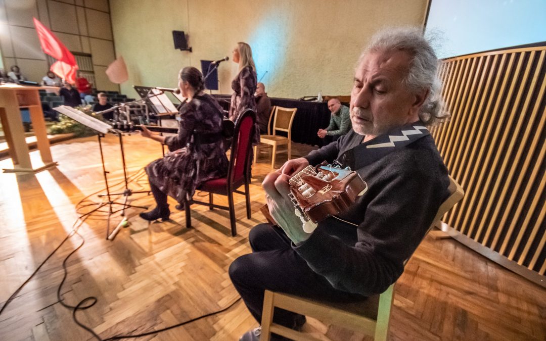 Garbinimo pamaldos su Šiaulių ekumenine šlovinimo grupe (Foto ir video)