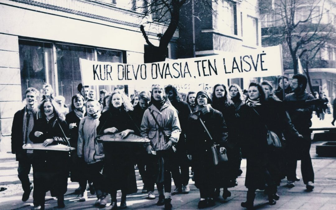 Nuotraukos iš Velykinės eisenos 1991 m. kovo 30 d.
