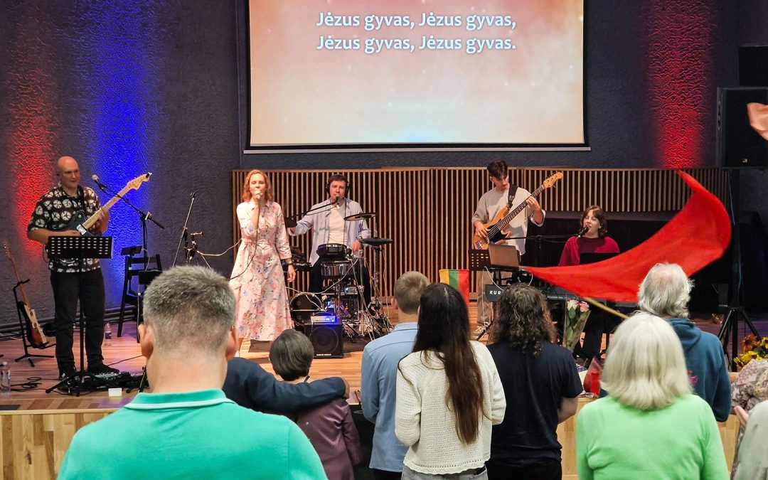Šlovinimo ir garbinimo pamaldos su CHRIST TEAM – laisvės, vilties ir bendrystės diena