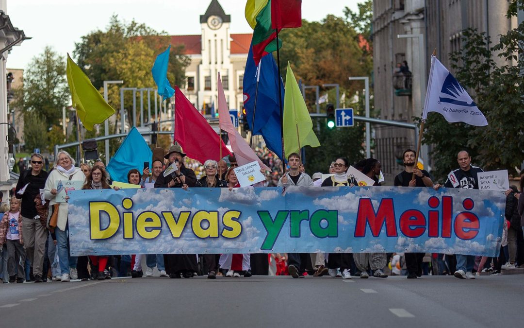„DIEVAS YRA MEILĖ“ – KRIKŠČIONYS ŠIAULIŲ 790 EISENOJE